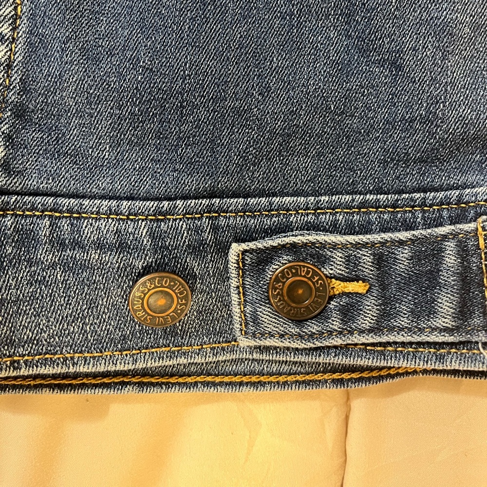 Levi’s Jean Jacket - Picture 11 of 11